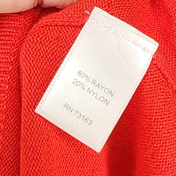 🧨 Cable & Gauge Cherry Red Gold Button Cardigan - Picture 6 of 7